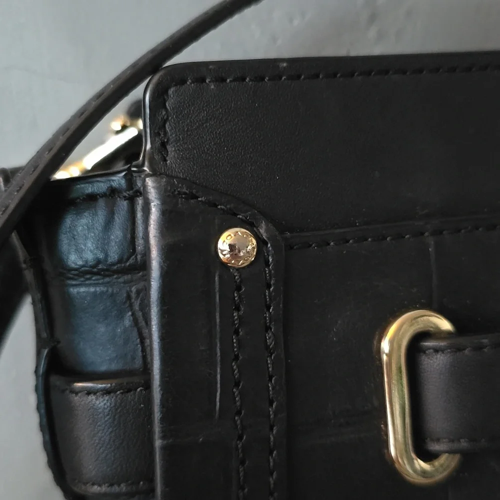 Coach black leather embossed small crossbody gold detail - Picture 5 of 13